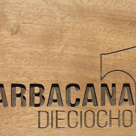 Barbacana, Dieciocho Baeza Exteriör bild