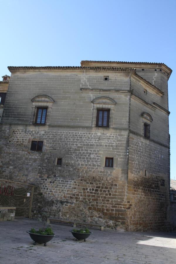 Barbacana, Dieciocho Baeza Exteriör bild