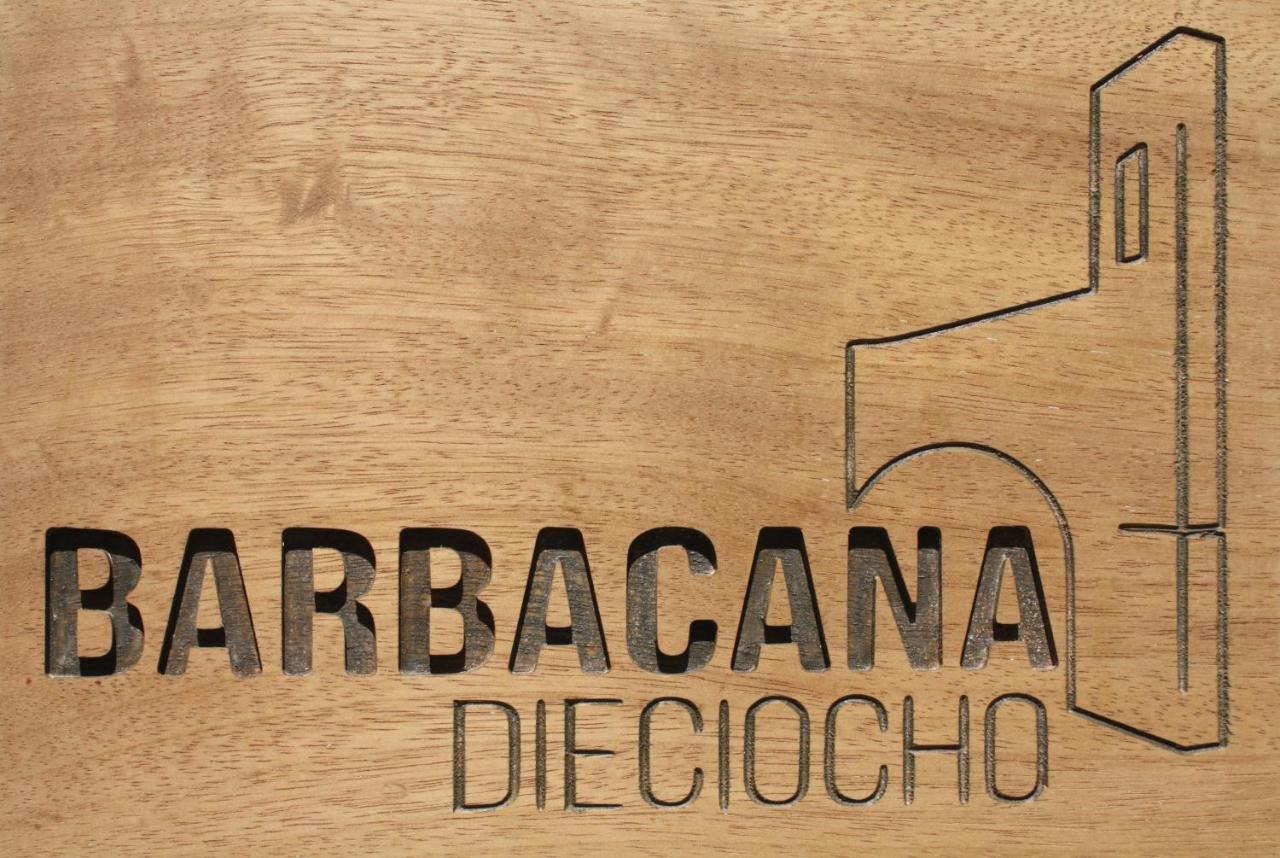 Barbacana, Dieciocho Baeza Exteriör bild